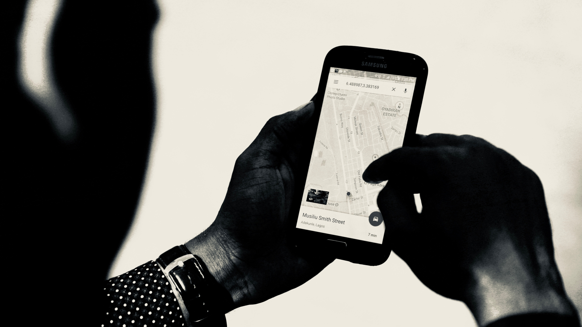 5 Ways to Fix Live Location Not Updating on Android and iPhone